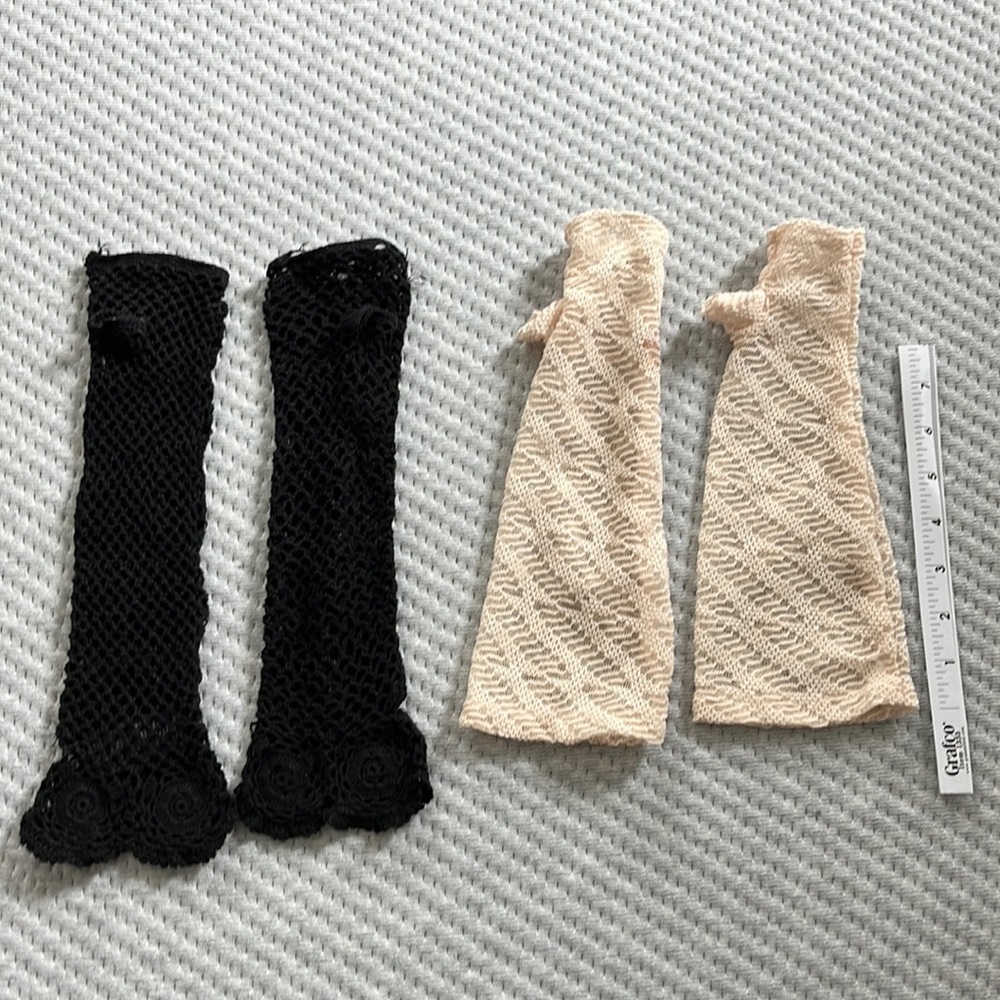 FREE w/ Any Purchase: fingerless crochet gloves